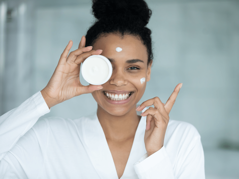 Your Essential Skincare Routine for Dry Skin - Aromantic UK